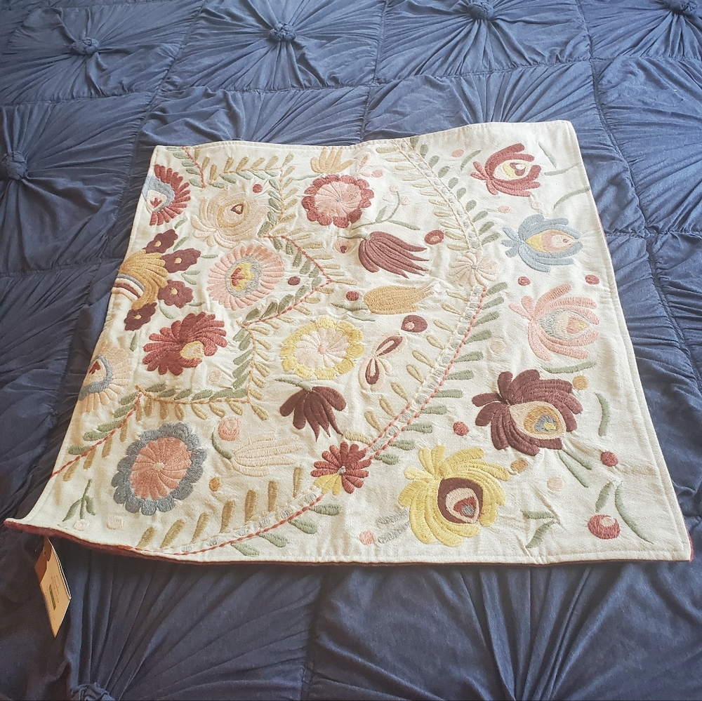 Pottery Barn Knowles Pillow Cover- 24"x24" - Picture 2 of 8